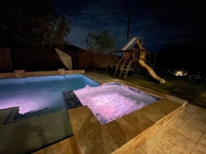 ITACA Villa near Downtown, Medical, Hobby with heated pool spa
